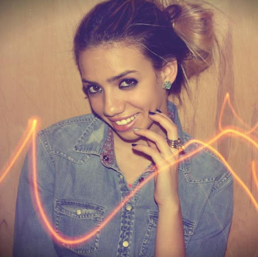 Erica Reis Photo 22
