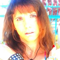 Elizabeth Levine Photo 17