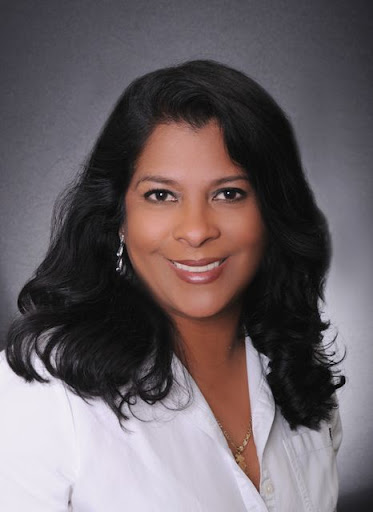 Elizabeth Ruiz Photo 33