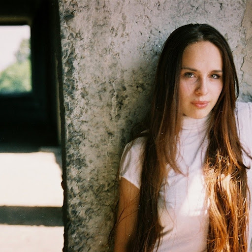 Julia Queen Photo 25