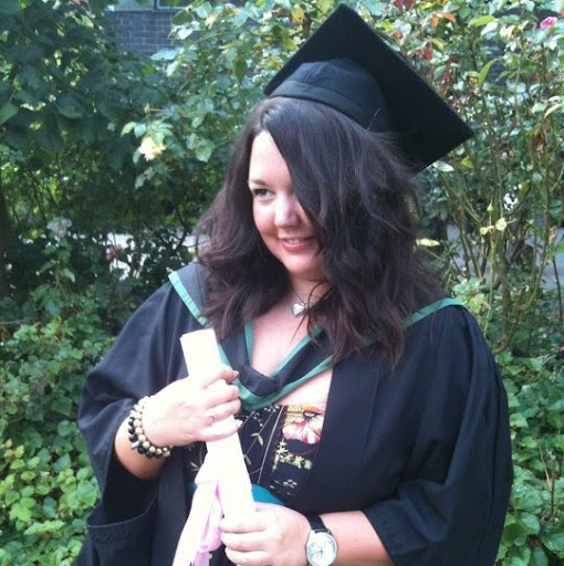 Katie Lowe Photo 27
