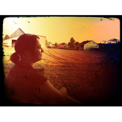 Julia Groh Photo 9
