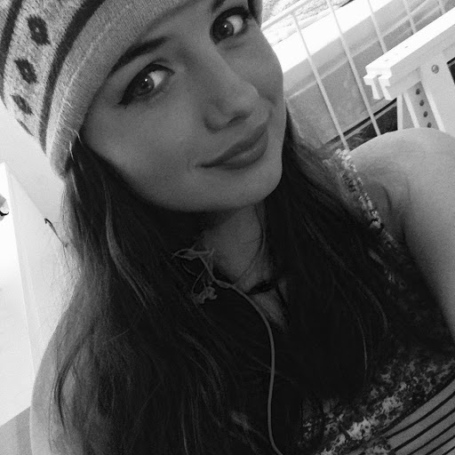 Julia Webb Photo 32