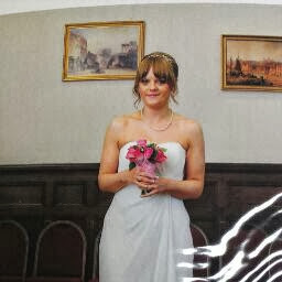 Laura Armstrong Photo 7