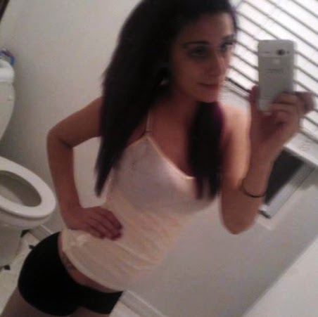 Alicia Reyes Photo 17
