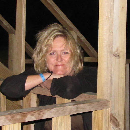 Ellen Griffith Photo 27