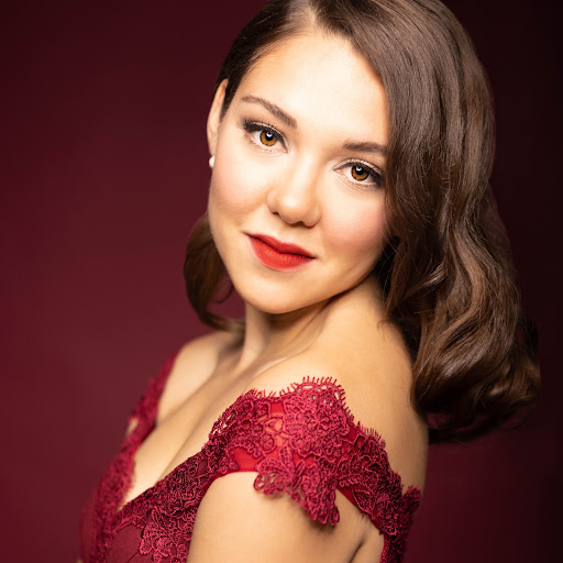 Andrea Ross Photo 27