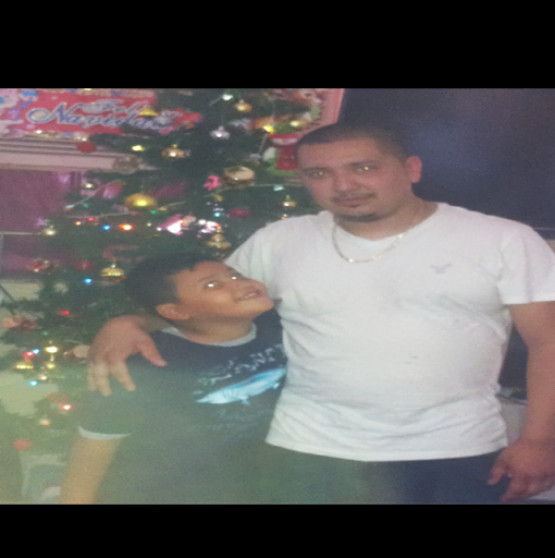 Oscar Guzman Photo 6