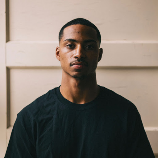 Miles Thompson Photo 11