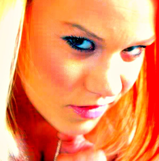 Laura Willis Photo 41