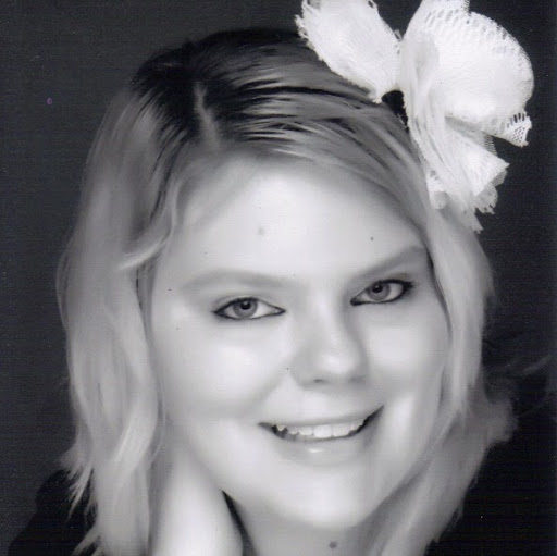 Allison Perry Photo 28