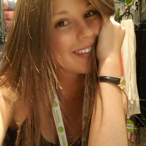 Anna Shuster Photo 19