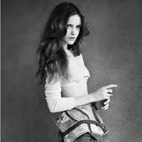 Elizabeth Mcneal Photo 7