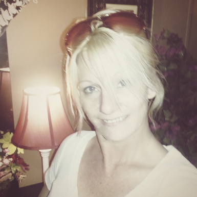 Kerri Smith Photo 22