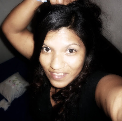 Debora Robles Photo 4