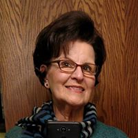 Elizabeth Paquette Photo 19