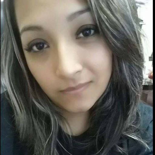 Elizabeth Reyes Photo 22