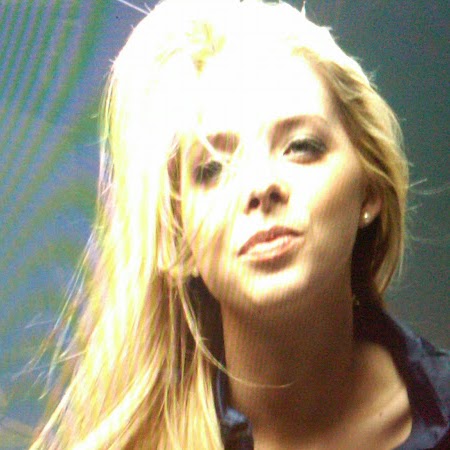 Carolyn Connelly Photo 17