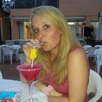 Sarah Aldred Photo 5