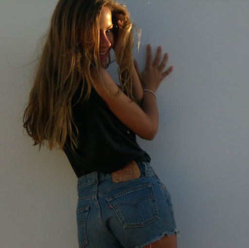 Lucia Perez Photo 8