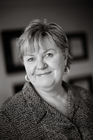 Linda Carpenter Photo 35