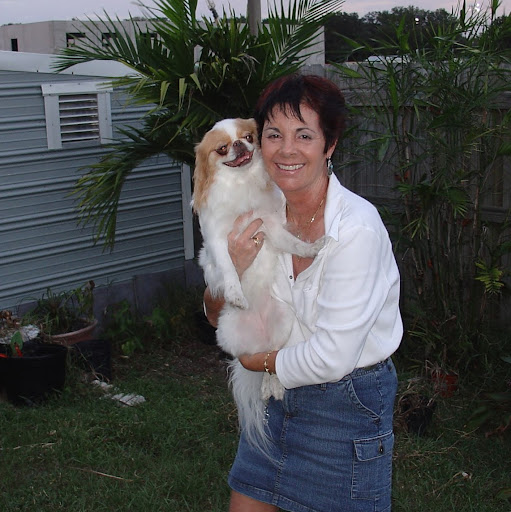 Julie Watts Photo 52
