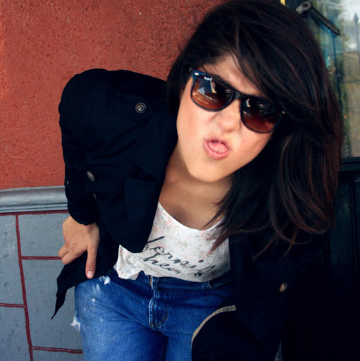 Jacqueline Santiago Photo 39