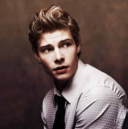 Hunter Parrish Photo 9