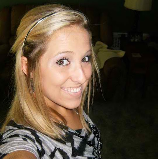 Haley Andrews Photo 33