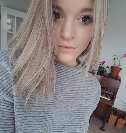 Jenna Evans Photo 30