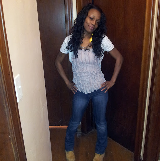 Janae Robinson Photo 34