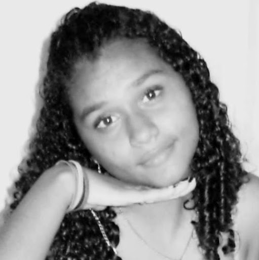 Francine Gomes Photo 11