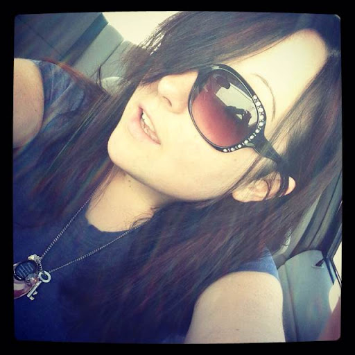 Victoria Lange Photo 6
