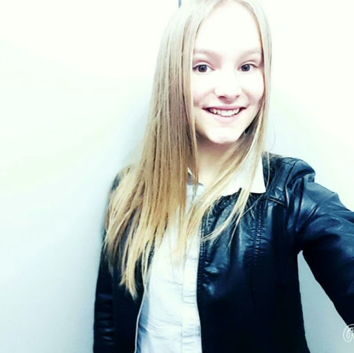 Emma Lambert Photo 14