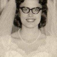 Barbara Reynolds Photo 33