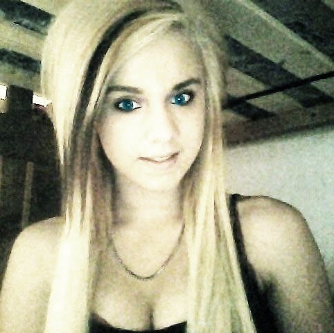 Danielle Mcdonald Photo 37