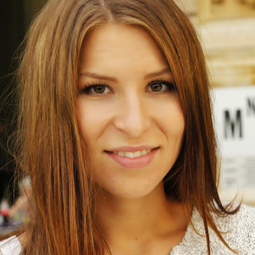 Lisa Kayser Photo 15