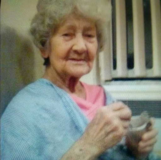 Lorraine Hedges Photo 15