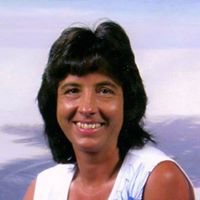 Michelle Travis Photo 25