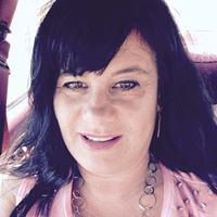 Suzanne Taylor Photo 28