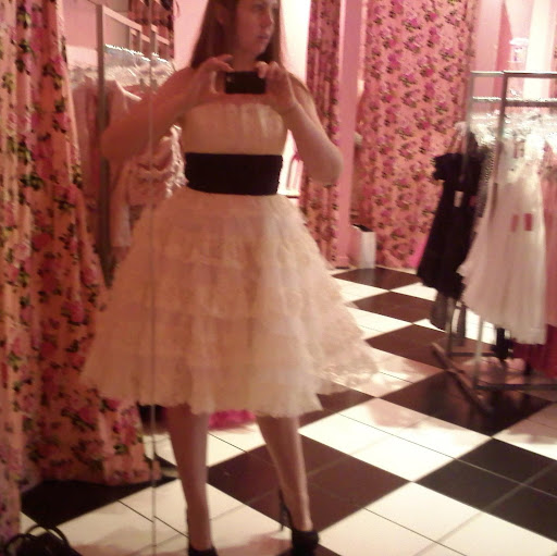 Lauren Miles Photo 19