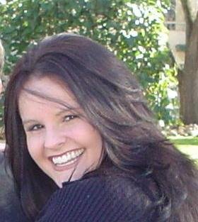 Julie Patton Photo 17