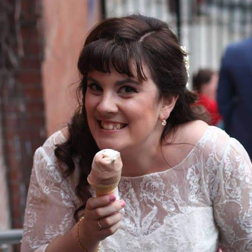 Danielle Sutherland Photo 13
