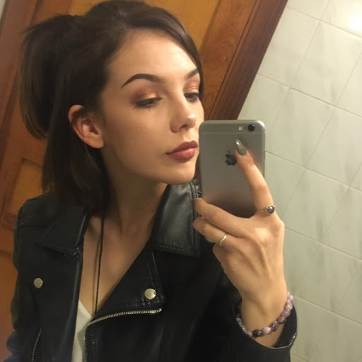 Erin Lang Photo 33