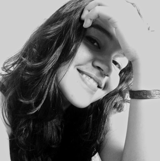 Evelyn Andrade Photo 35