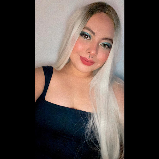 Samantha Flores Photo 17