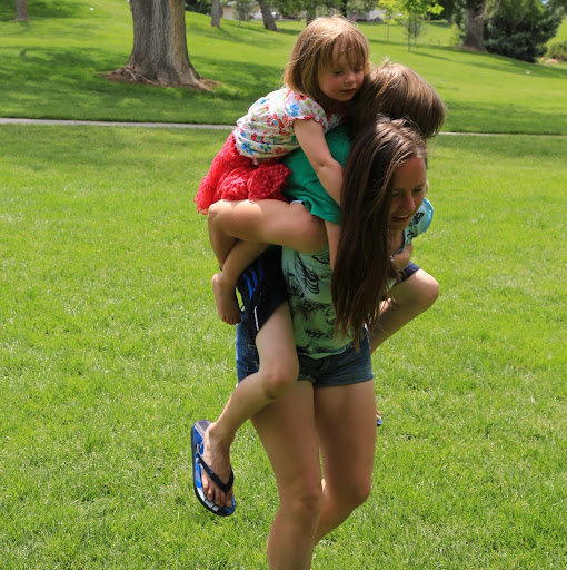 Rachel Reynolds Photo 24