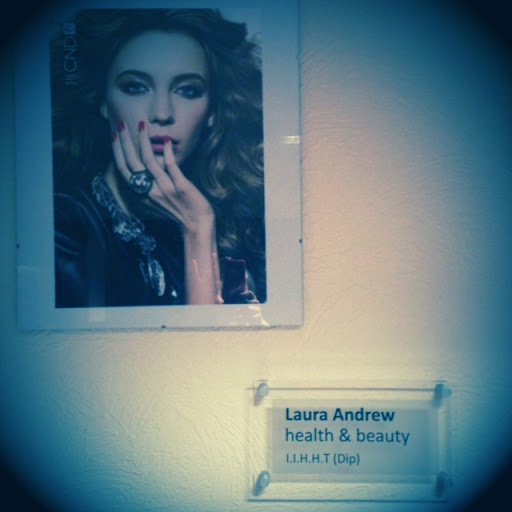 Laura Andrew Photo 25