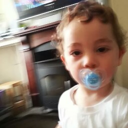 Laura Bowyer Photo 7