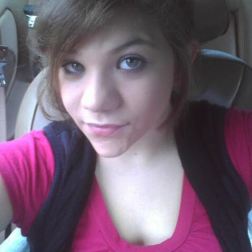 Danielle Andrews Photo 7